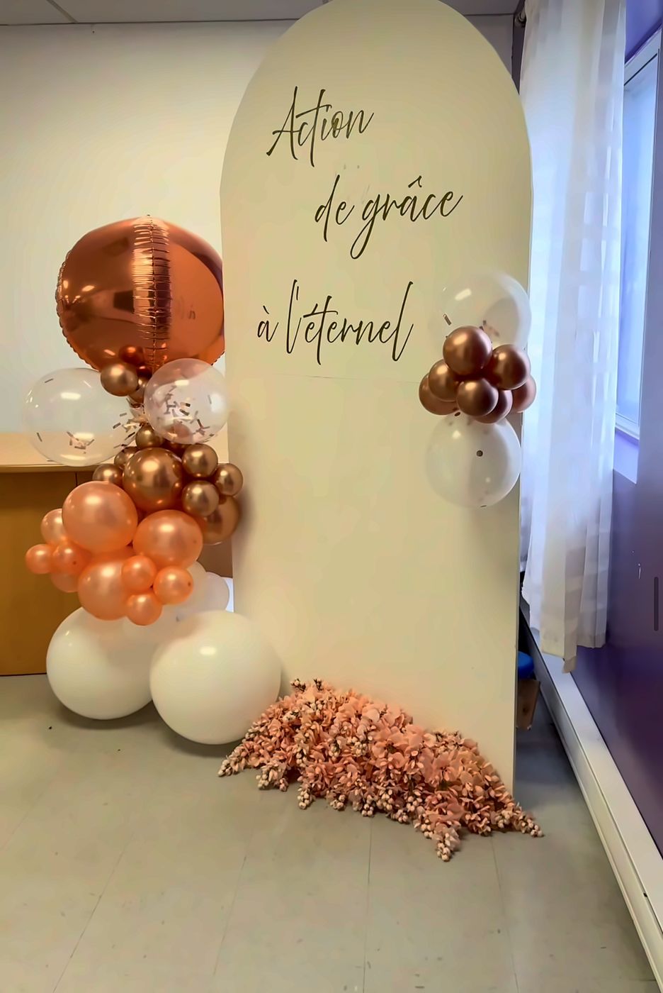 Panneau arrondi « Action de grâce » avec ballons cuivre